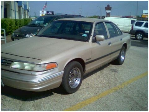 1996 Ford Crown Victoria photo