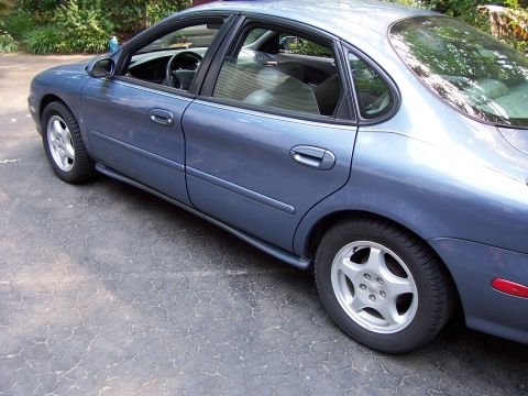 1999 Ford Taurus photo