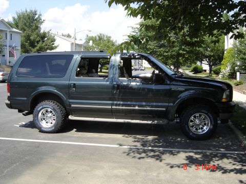 2003 Ford Excursion photo
