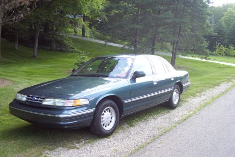 1996 Ford Crown Victoria photo