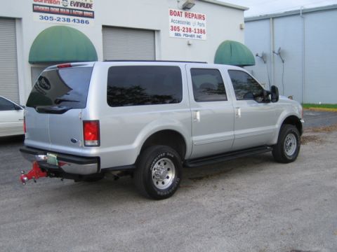 2000 Ford Excursion photo