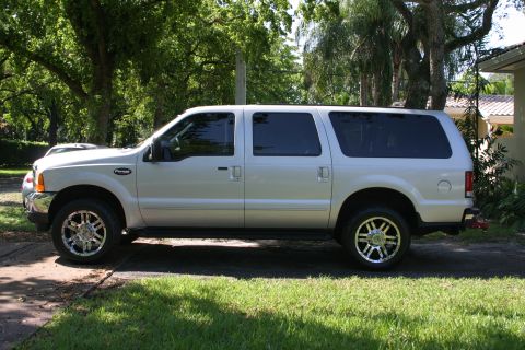 2000 Ford Excursion photo
