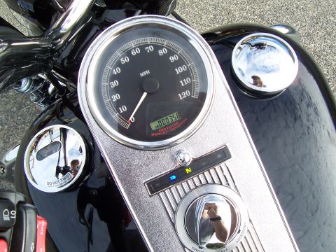 2005 Harley-Davidson FLH photo