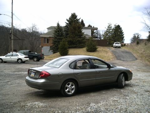 2001 Ford Taurus photo