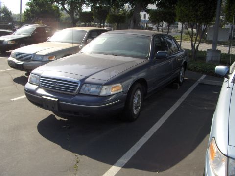 1995 Ford Crown Victoria photo