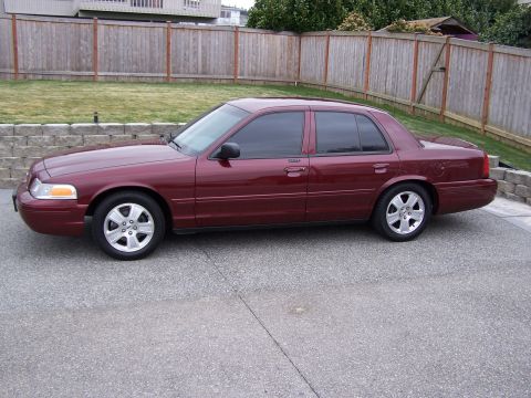 2005 Ford Crown Victoria photo