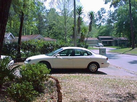 1998 Ford Taurus photo
