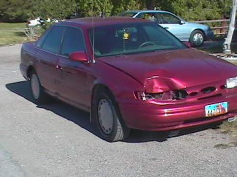 1995 Ford Taurus photo