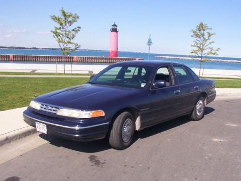 1995 Ford Crown Victoria photo