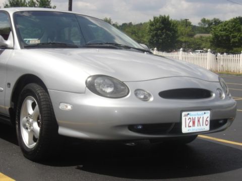 1999 Ford Taurus photo