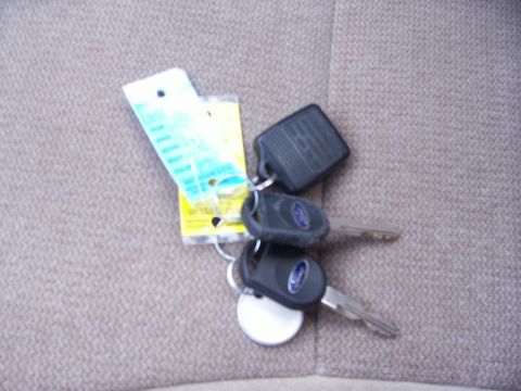 2000 Ford Taurus photo