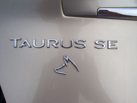 2000 Ford Taurus photo