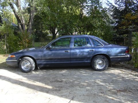 1996 Ford Crown Victoria “vikki”
