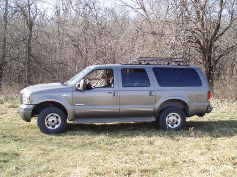 2005 Ford Excursion photo