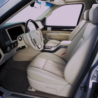 2003 Lincoln Aviator photo