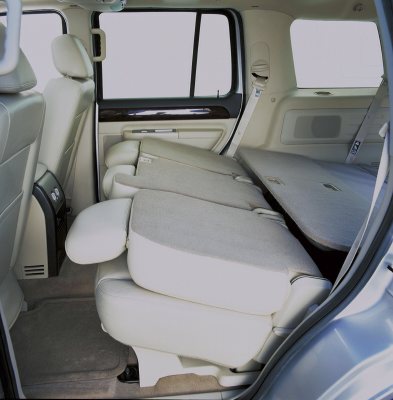 2003 Lincoln Aviator photo