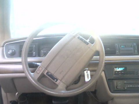 1994 Ford Crown Victoria photo