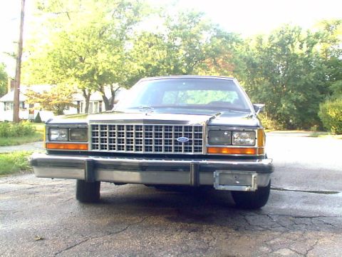 1987 Ford LTD Crown Victoria photo