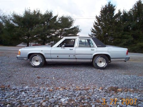 1991 Ford Crown Victoria photo