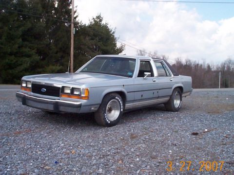 1991 Ford Crown Victoria photo