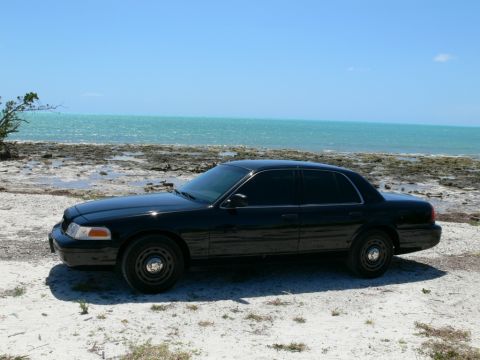 2004 Ford Crown Victoria photo
