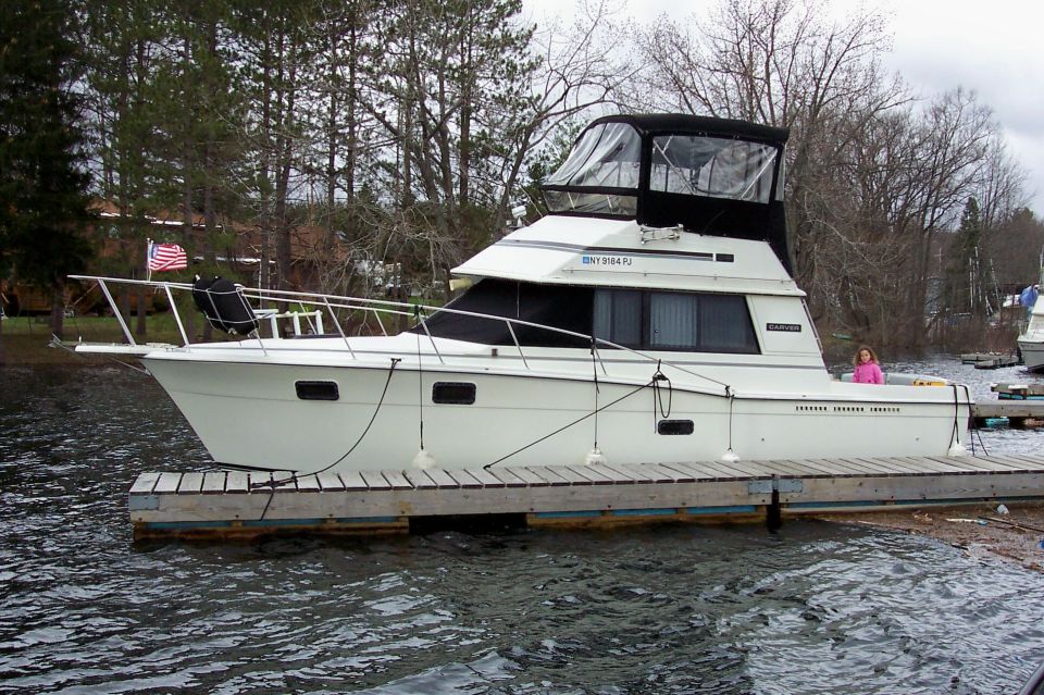 1985 Carver 326 Aft Cabin