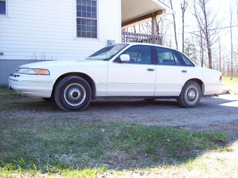 1997 Ford Crown Victoria photo