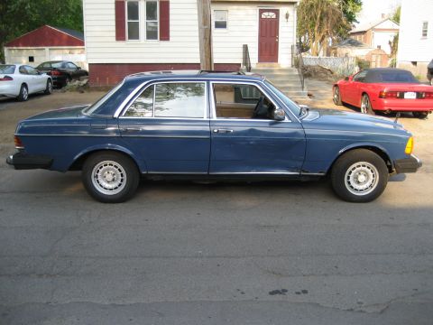 1982 Mercedes-Benz D-Class photo