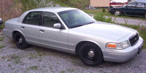 2002 Ford Crown Victoria photo