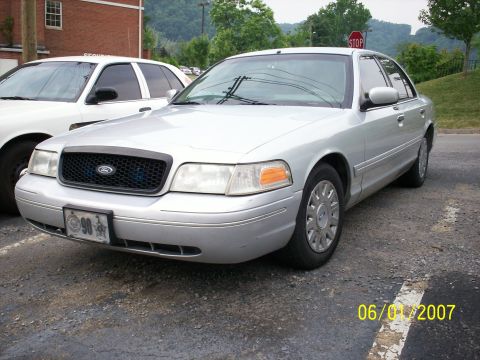 2002 Ford Crown Victoria photo