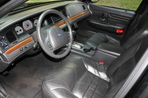 2002 Ford Crown Victoria photo