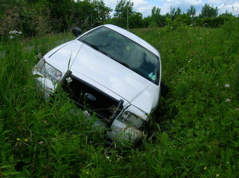 2003 Ford Crown Victoria photo