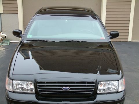 2002 Ford Crown Victoria photo