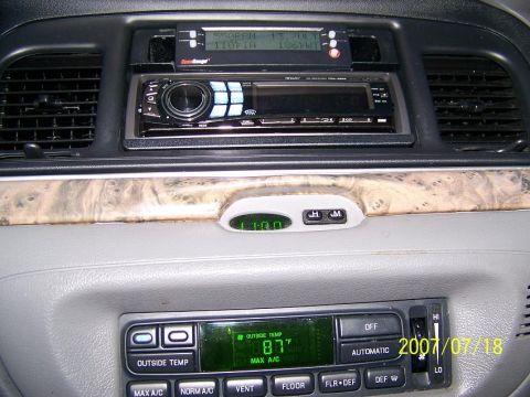 1999 Ford Crown Victoria photo