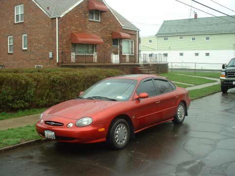 1998 Ford Taurus photo