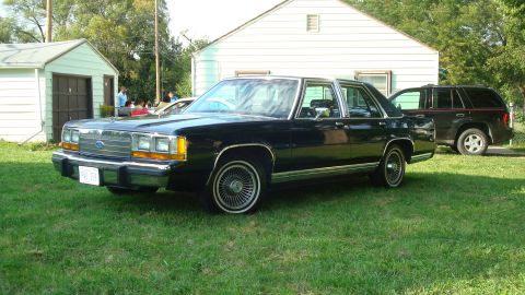 1990 Ford LTD Crown Victoria photo