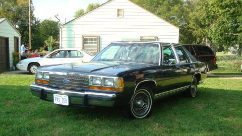 1990 Ford LTD Crown Victoria photo