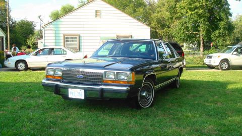 1990 Ford LTD Crown Victoria photo