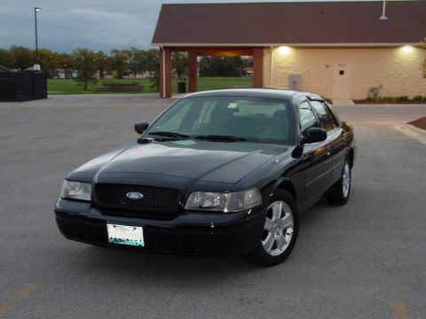 2003 Ford Crown Victoria photo