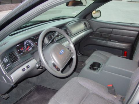 2003 Ford Crown Victoria photo