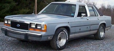 1991 Ford Crown Victoria photo
