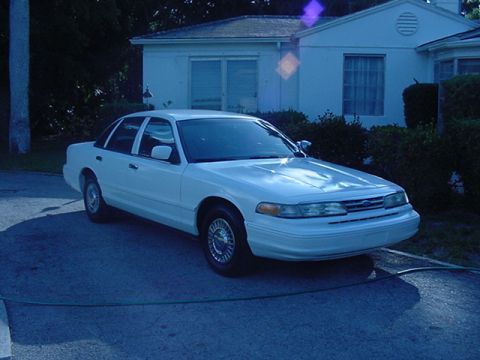 1995 Ford Crown Victoria photo