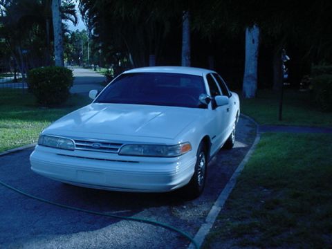 1995 Ford Crown Victoria photo