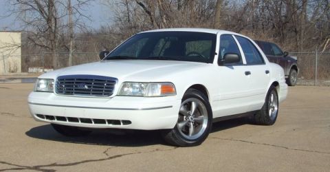 2004 Ford Crown Victoria photo
