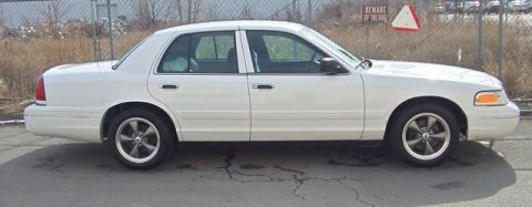 2004 Ford Crown Victoria photo