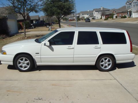 1998 Volvo V70 “Sweedish snowball”
