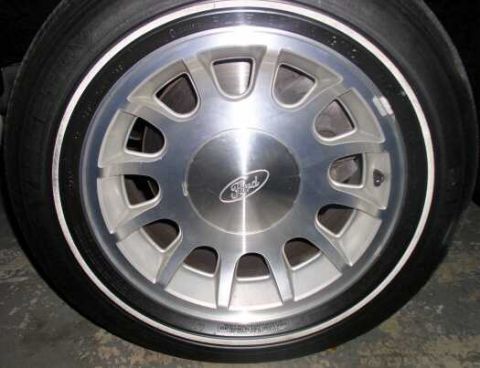 1999 Ford Crown Victoria photo