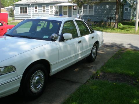 1996 Ford Crown Victoria “elizabeth”