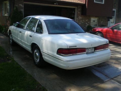 1996 Ford Crown Victoria photo