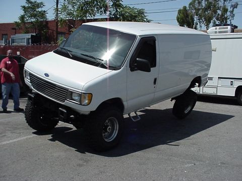 2001 Ford E150 photo